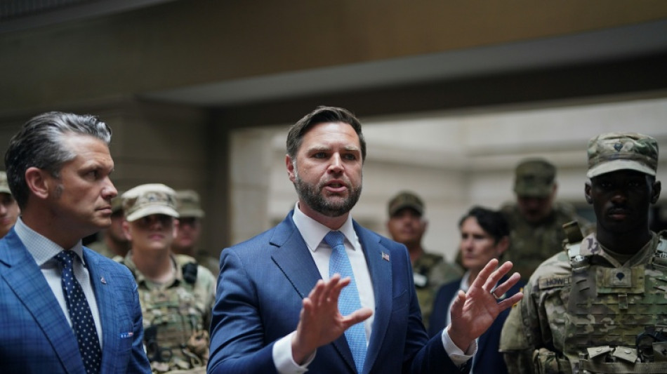 "Befreit Washington": US-Vizepr&auml;sident Vance bei Truppenvisite von Demo &uuml;bert&ouml;nt