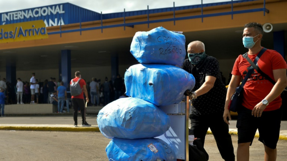 Cuba flexibiliza control de aduanas para viajeros y paquetes internacionales