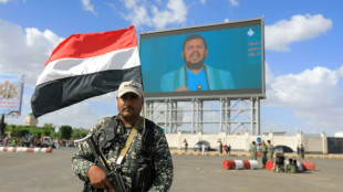 Los hutíes dicen que ataques israelíes dejaron ocho muertos y 142 heridos en la capital de Yemen