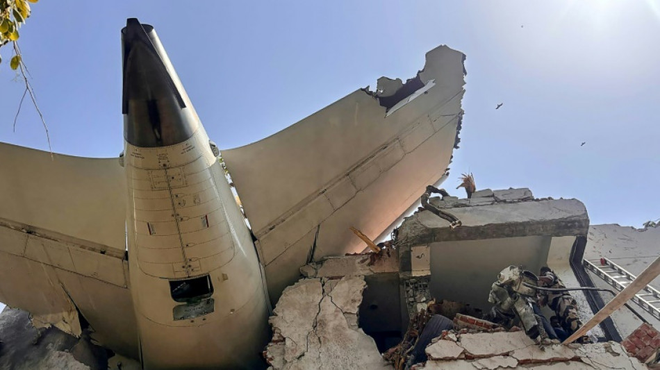 Inde: un avion d'Air India s'&eacute;crase sur une zone r&eacute;sidentielle avec 242 personnes &agrave; bord