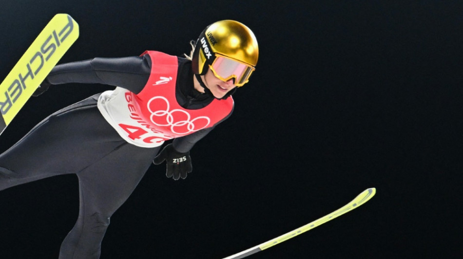 Skispringerin Althaus f&uuml;hrt und greift nach Gold