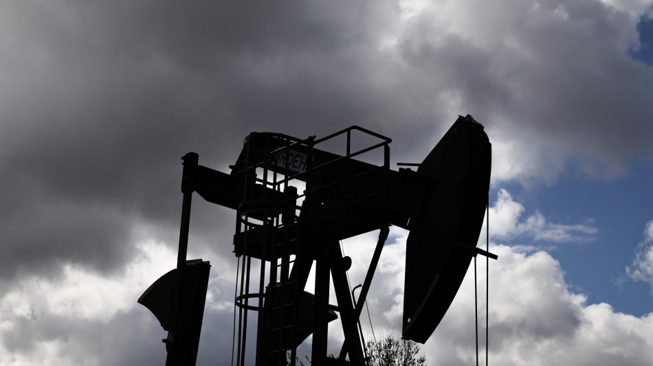 Il petrolio risale sopra i 105 dollari al barile, pesano le parole Trump su Iran