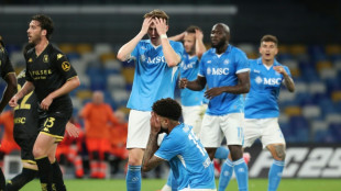 Napoli empata com Genoa e Inter fica a um ponto da lideran&ccedil;a