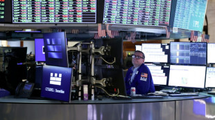 Investidores comemoram an&uacute;ncio de di&aacute;logo entre Israel e L&iacute;bano e petr&oacute;leo tem leve alta