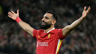 Salah renueva y cumplirá una década en el Liverpool