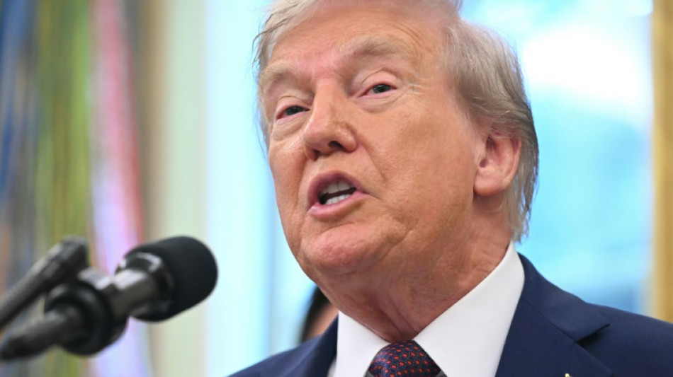 Trump rebate boatos sobre sua sa&uacute;de e diz que s&atilde;o 'not&iacute;cias falsas'