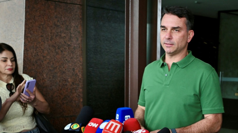 El hijo de Bolsonaro dice que podría retirar su precandidatura por un "precio"