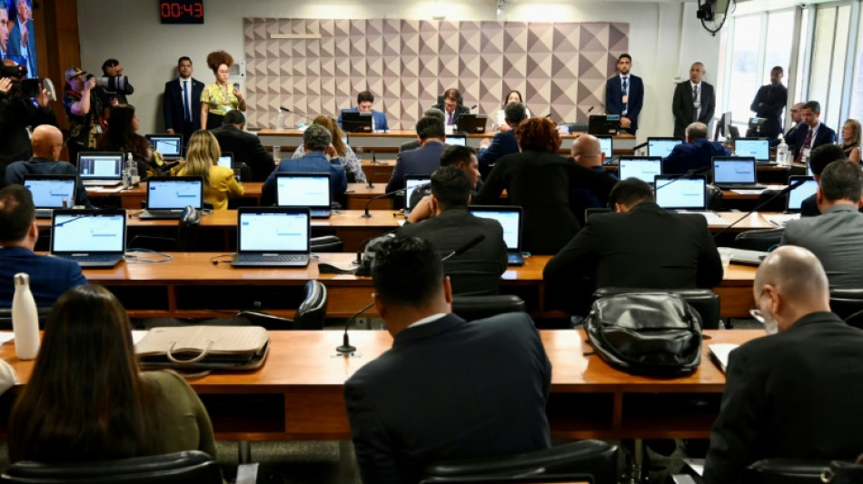 CPI aprova relat&oacute;rio que responsabiliza Bolsonaro por 8/01