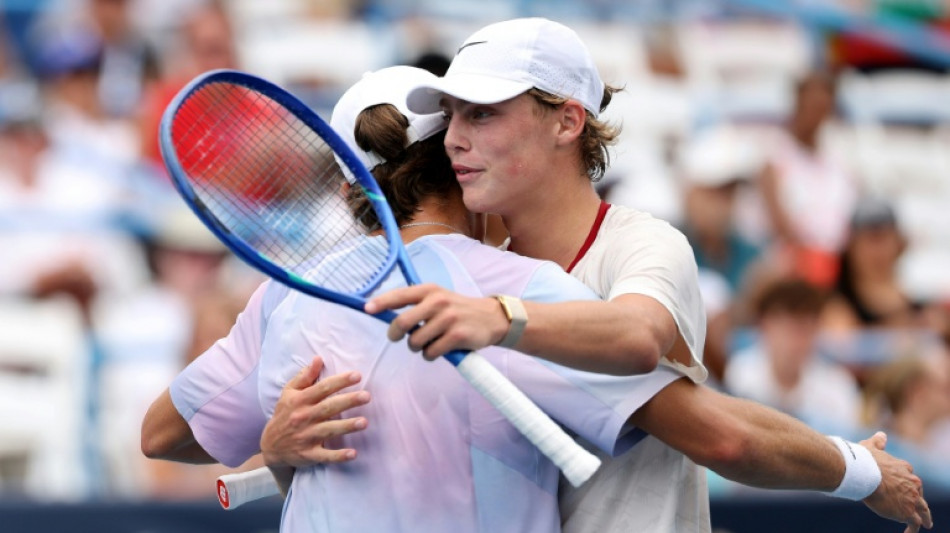 De Minaur beats teen Hewitt in Washington all-Aussie clash