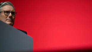 Governo britânico quer dificultar obtenção de permissão de residência permanente