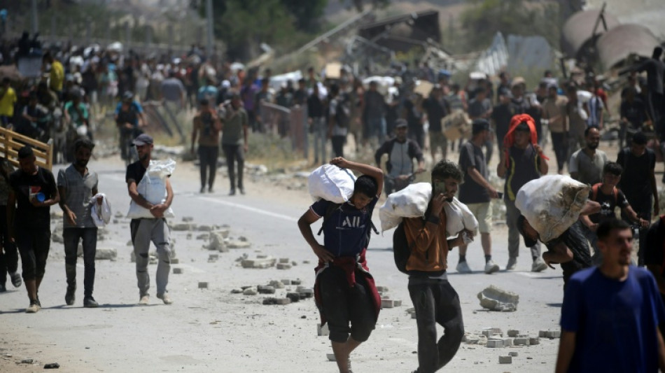 Premiers camions d'aide vers Gaza, Israël annonce une pause des combats