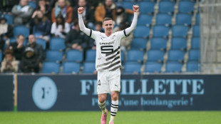 Brest trope&ccedil;a contra o lanterna Clermont; Rennes vence mais uma