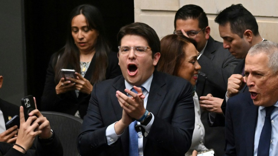 Kolumbianischer Pr&auml;sidentschaftskandidat Uribe durch Sch&uuml;sse schwer verletzt