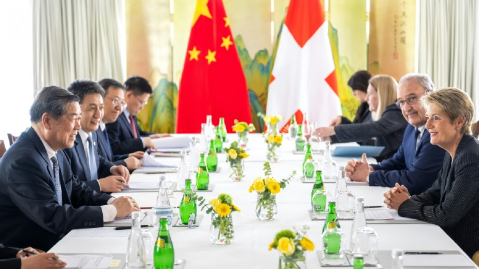 US and China meet in 'important step' towards de-escalating trade war