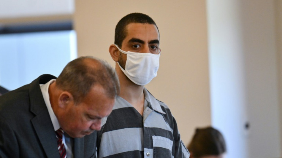 Inculp&eacute; par un grand jury, le suspect de l'attaque contre Rushdie plaide non coupable