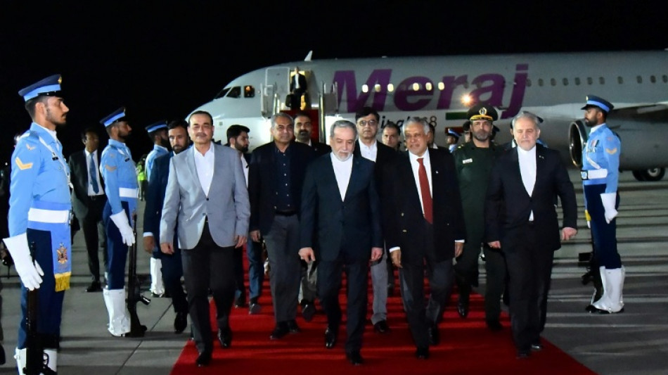 El negociador iran&iacute; llega a Pakist&aacute;n, que espera a los emisarios de EEUU