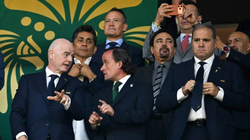 Fifa acusa Uefa de tramar "campanha de difama&ccedil;&atilde;o"