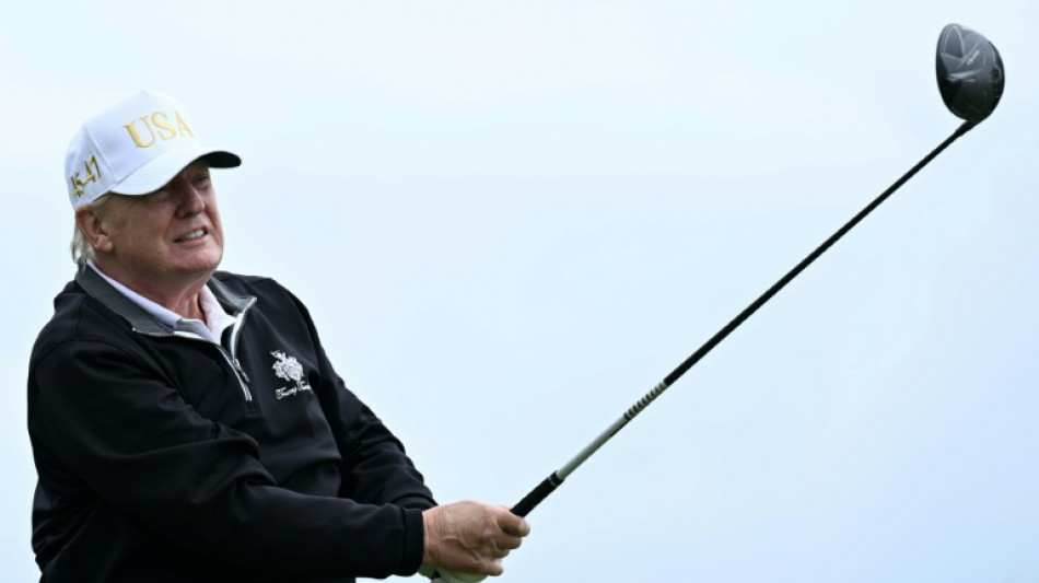 Trump conclut son séjour écossais en inaugurant un nouveau parcours de golf