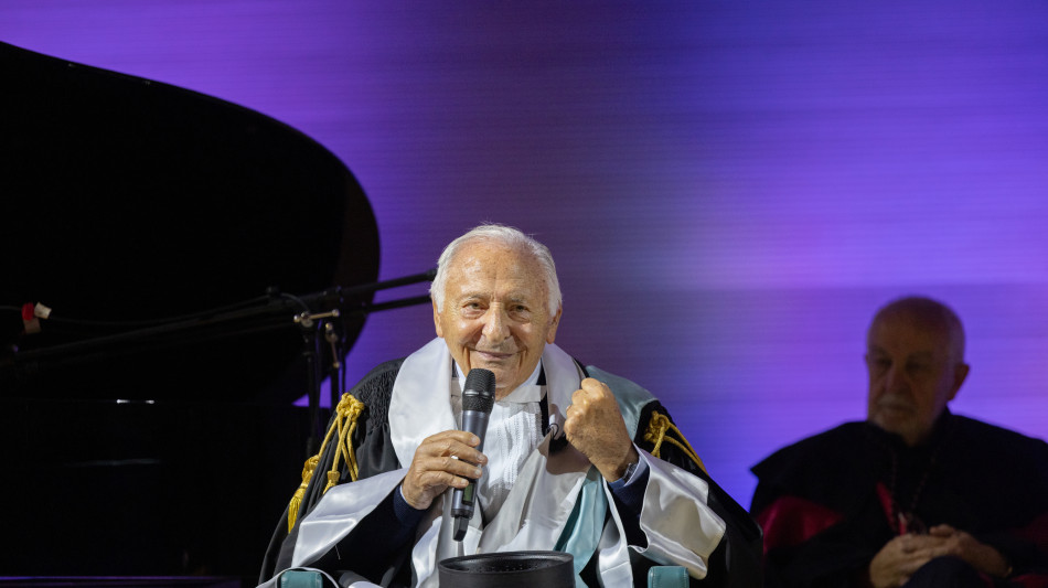 L'Universit&agrave; Iulm conferisce il master ad honorem a Mogol