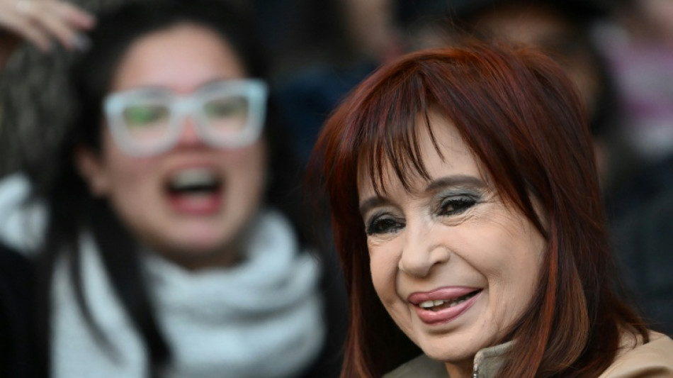 Apoiadores de Kirchner se re&uacute;nem para aguardar decis&atilde;o da Suprema Corte argentina