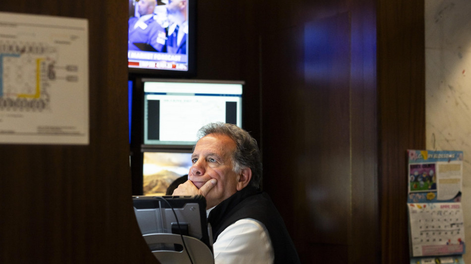 Borsa: Europa incerta in attesa della Bce, Milano -0,5%