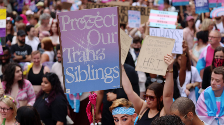 California fa causa a Trump contro stop a transizione di genere