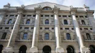 Borsa: Milano tiene con Nexi e il recupero di Stellantis, debole Eni