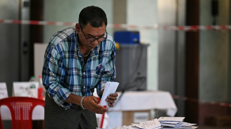 Les Birmans ont vot&eacute; pour des &eacute;lections contest&eacute;es