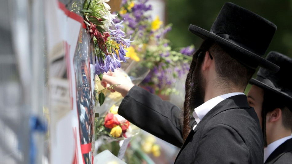 Trois suspects recherch&eacute;s pour l'incendie "terroriste" d'une synagogue en Australie