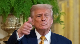 Trump chega à Escócia para uma visita que combinará diplomacia e golfe