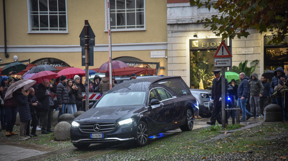 Sulle note di 'Ma mi...' l'ultimo saluto a Ornella Vanoni