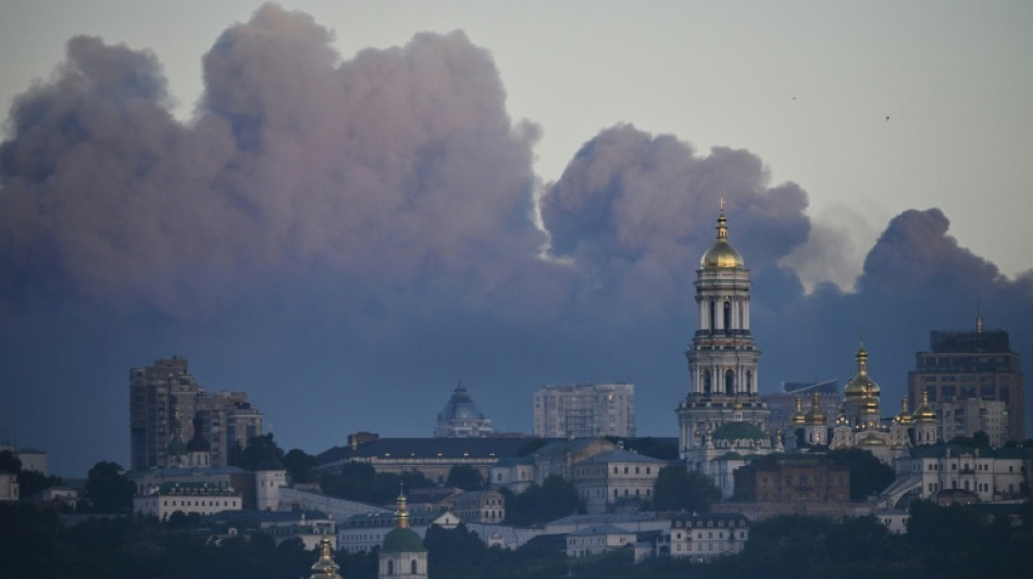 Ukraine: intenses bombardements russes sur Kiev, au moins un mort
