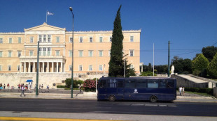 Il Parlamento greco approva la legge sulla giornata di 13 ore