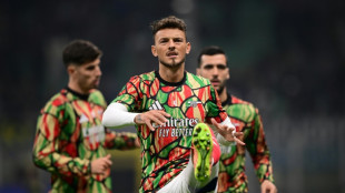 Ben White passar&aacute; por cirurgia no joelho e ficar&aacute; afastado 'durante meses'