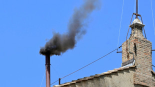 Fumée noire au Vatican, pas de pape à midi le deuxième jour de conclave