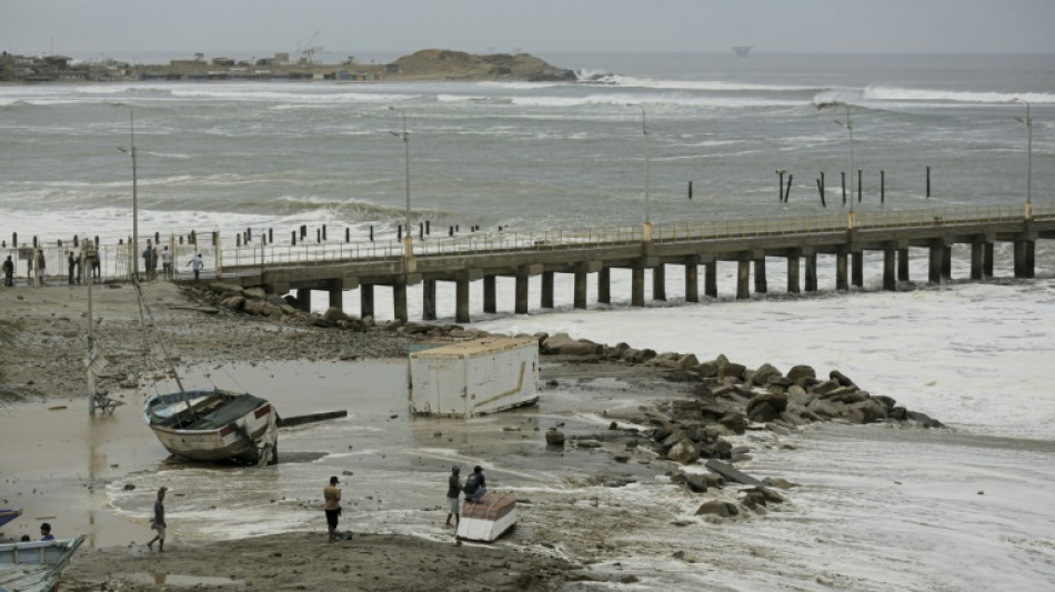 Perú cierra 95 puertos por fuerte oleaje en el Pacífico