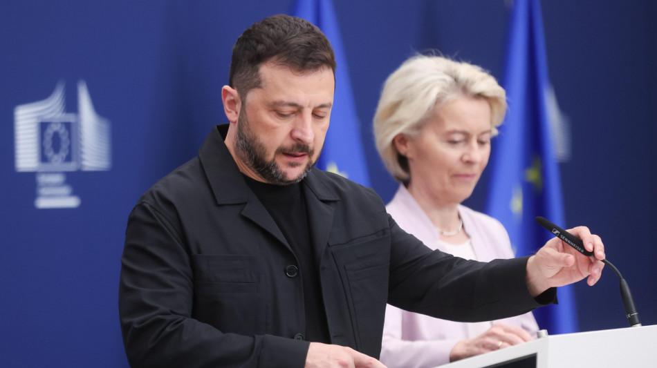 Zelensky, per l'Ucraina &egrave; impossibile cedere territori