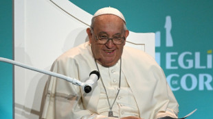 Multid&atilde;o recebe o papa em visita hist&oacute;rica &agrave; ilha francesa de C&oacute;rsega