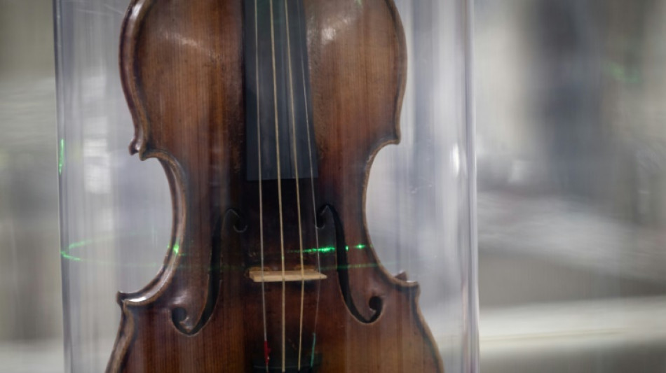 Le plus c&eacute;l&egrave;bre violon de Paganini r&eacute;v&egrave;le ses secrets aux rayons X