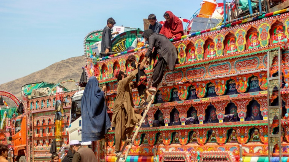 Thousands of Afghans depart Pakistan under repatriation pressure