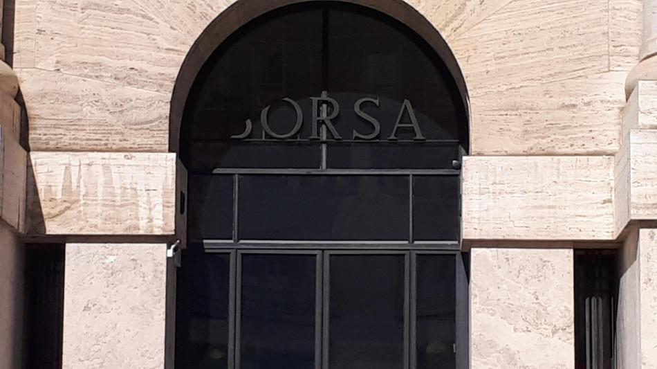 Borsa: Milano apre in ribasso, -0,27%