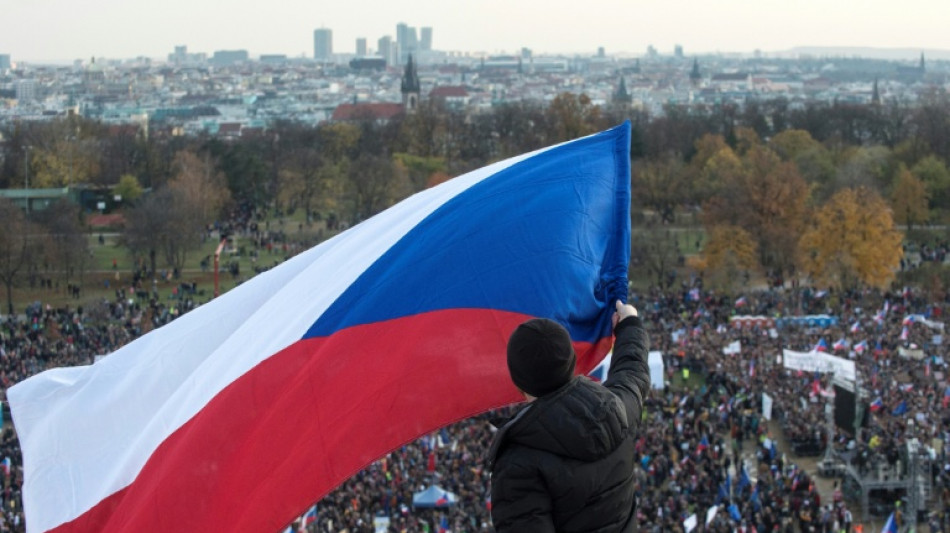 A Prague, des milliers de Tchèques manifestent contre Andrej Babis