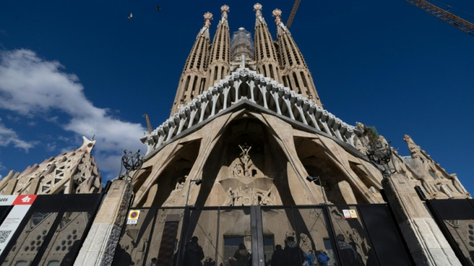 La Sagrada Familia de Barcelone bient&ocirc;t au firmament, mais loin d'&ecirc;tre achev&eacute;e