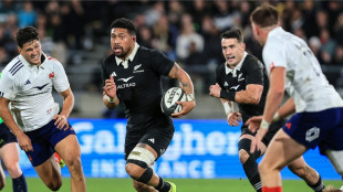 All Blacks score six tries to hammer under-strength France