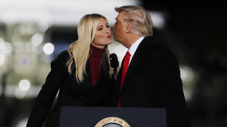 Ivanka Trump posta foto con il padre, 'ti voglio bene pap&agrave;'