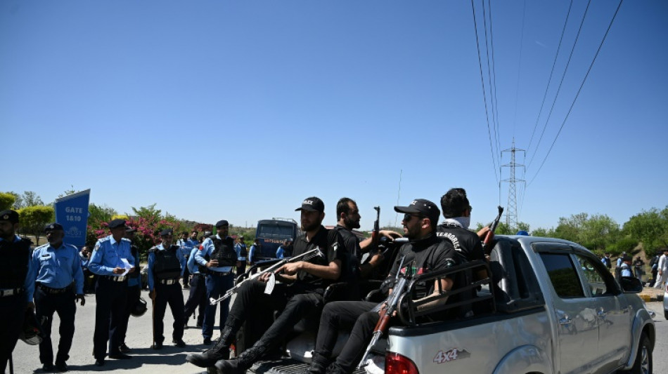 Pakistan: comparution de l'ex-Premier ministre Khan apr&egrave;s son arrestation suivie d'&eacute;meutes