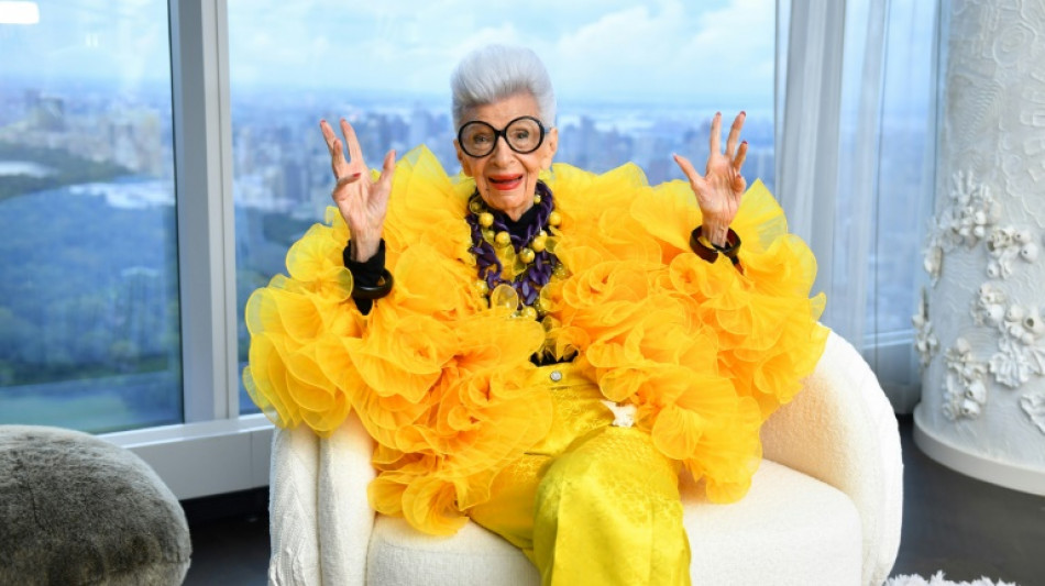 L'Am&eacute;ricaine Iris Apfel, "starlette g&eacute;riatrique" de la mode, est morte &agrave; 102 ans