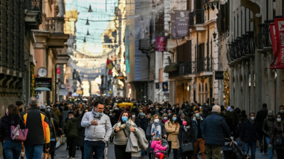 Covid: l'Italie tombe le masque dehors et recommence &agrave; danser