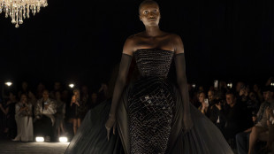 Le divinit&agrave; alate di Schiaparelli sfilano a Parigi