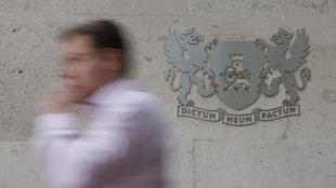 Borsa: in Europa pesano le trimestrali, gi&ugrave; Lvmh e Deutsche